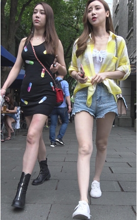 两个漂亮气质美女