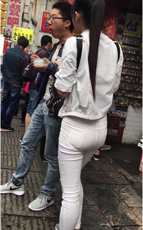 白裤紧身妹子