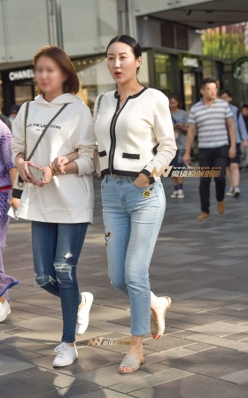 靓丽浅蓝仔裤气质美妇 [21P]