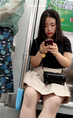 短裙妹子 [1.03 GB/mp4]