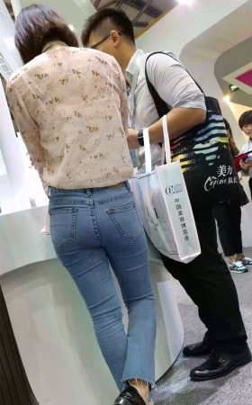 极品紧身牛仔秀丽美女