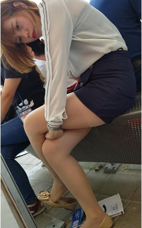 短发肉丝美女
