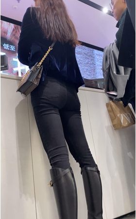黑靴紧牛MM