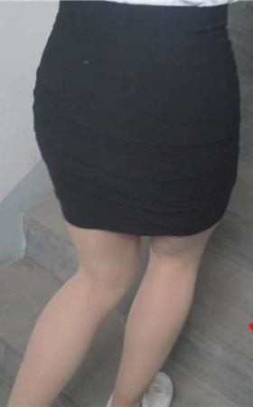 牛人把萝莉美女忽悠回家拍摄高跟丝足秀