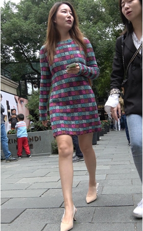 连体裙美女