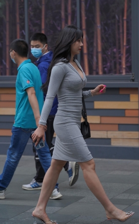 高挑美女 有着说不清的妩媚