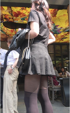 高腰百褶裙黑丝美女