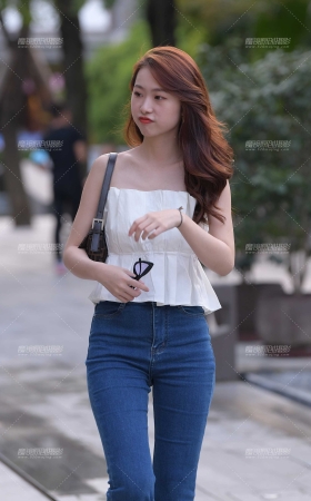 清甜的紧牛美女 [18P]