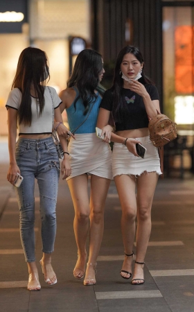 三人行 必有美腿 [27P]