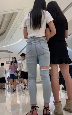 牛仔裤小姐姐