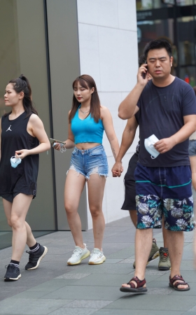 热裤女孩