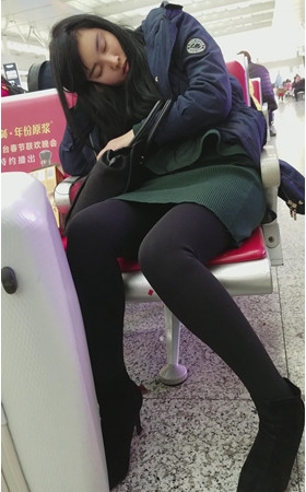 休息的黑色丝袜妹子