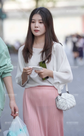 长裙美眉 [17P]