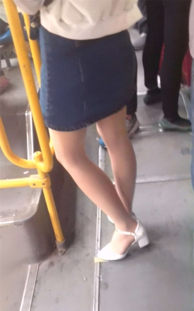 公交车上的肉丝美女
