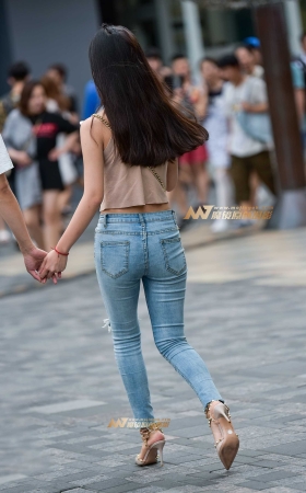 精致甜美的破洞紧牛小女人 [20P]
