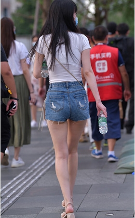 热裤牛仔美女(69P)