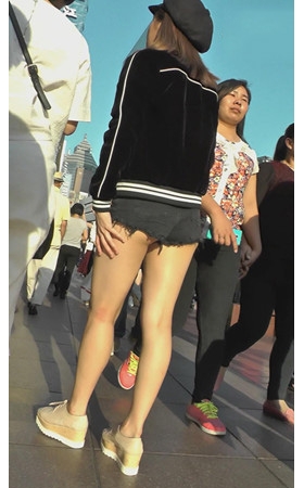 短发小美女