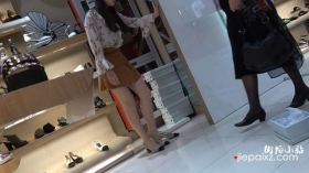4k超清，鞋柜试高跟的美颜长腿美女