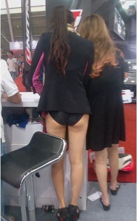 性感的短裤美女