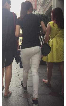 白色紧身裤小妹