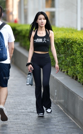 ★长发飘飘紧身裤美女 [14P]