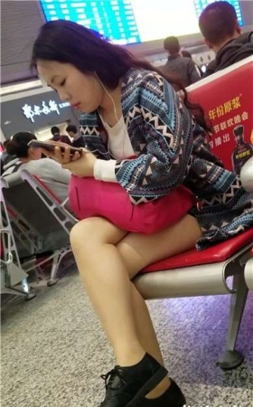 4k-候车室拍摄高颜值极品美腿女神