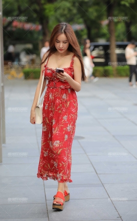 丰满的吊带裙** [13P]