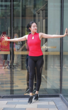 B76、姑娘 好身法！ [26P]