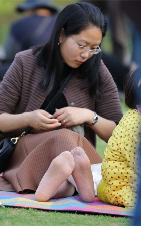 No667 超薄无档长丝并非人人都可驾驭，这不，脚底抽丝了