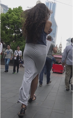 灰色长裙国外妹子