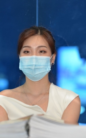 美腿车模