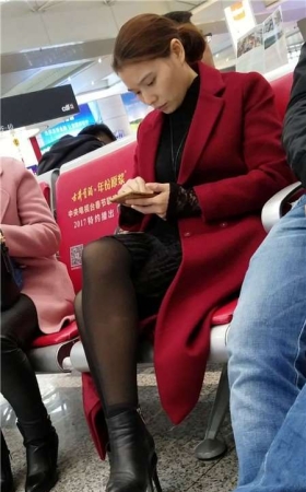 4k-大红色毛呢外套，性感长腿黑丝御姐