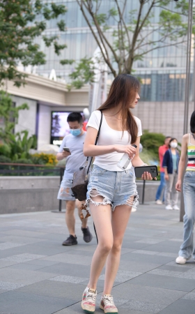 2267-34+81迷人的热裤美腿女孩