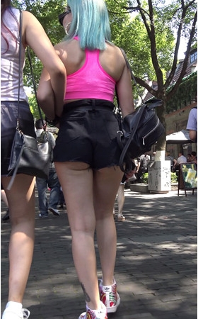 黑色高腰热裤月牙妹子