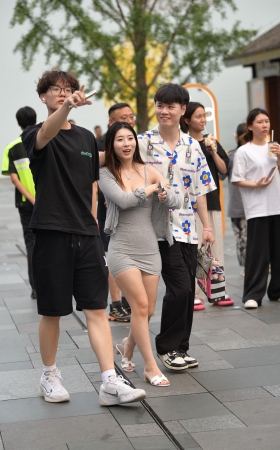 超短包臀裙，性感女友