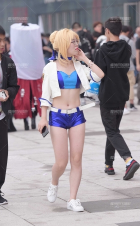 短裤小姐姐 [18P]