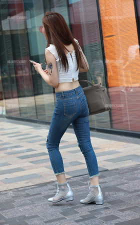 露肚脐de紧牛小姐姐 [15P]