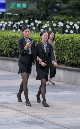 黑丝闺蜜