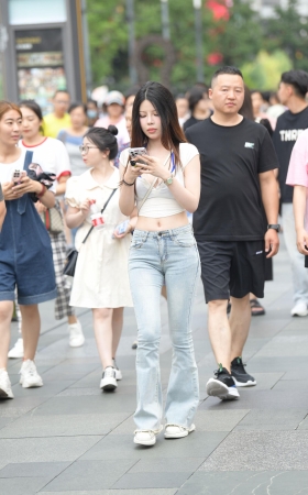 捕捉一枚害羞可人儿/231101-4-44
