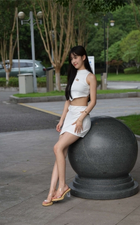 白色套装裙