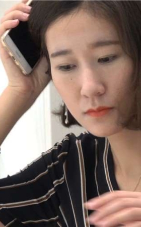 4k-近距离特写鞋柜试鞋的甜美小姐姐，客官慢慢欣赏