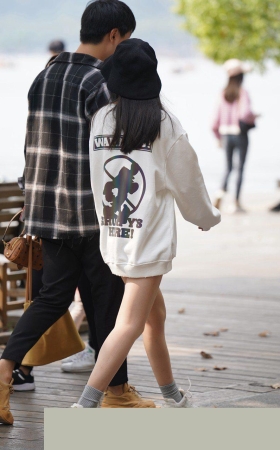 黑色帽子肉丝小姐姐3A1212[524M]