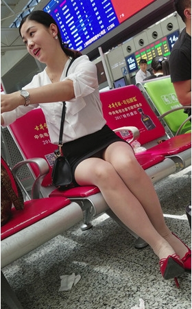 丰腴的黑裙美妇