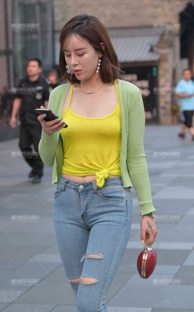 饱满紧牛小姐姐 [21P]
