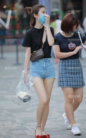 牛仔热裤小妹 [17P]