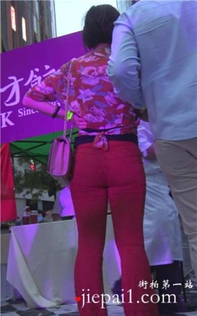 4k-丰满圆臀少F的紧身裤超屌，颜色变幻莫测 [1.57 GB]