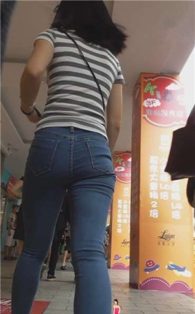 蓝色紧身牛仔裤美女，性感的小蛮腰。[519 MB]