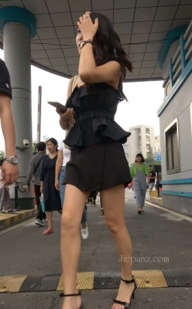 4K - 街拍气质性感的美腿高跟女神 [1.98 GB/MP4]