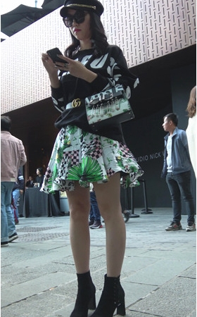 戴帽子的墨镜小姐姐