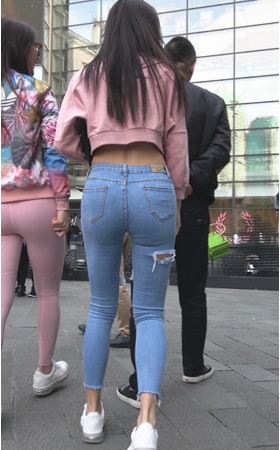 露腰极品紧身牛仔裤美女一